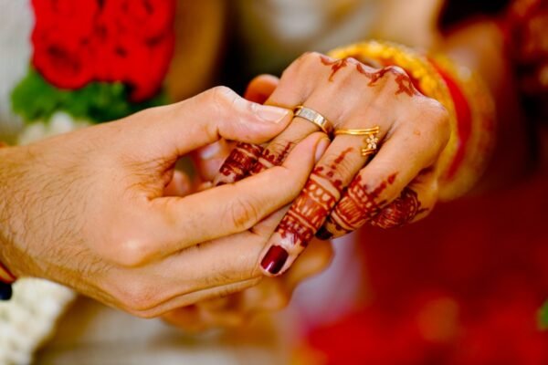 engagement pose ideeas for couple