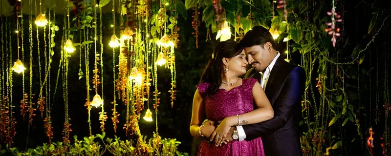 The couple's photo, taken with green background aand beautifully captured their intimate hug, illuminated by the soft glow of ambient lamps.