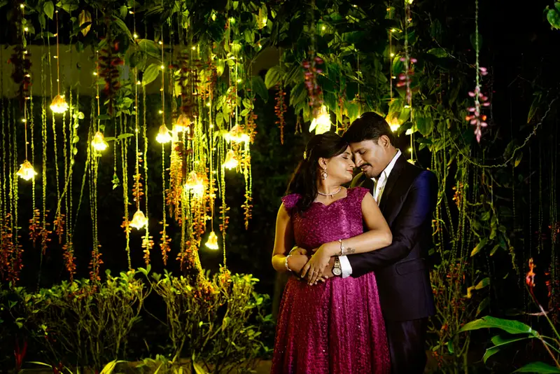 The couple's photo, taken with green background aand beautifully captured their intimate hug, illuminated by the soft glow of ambient lamps.