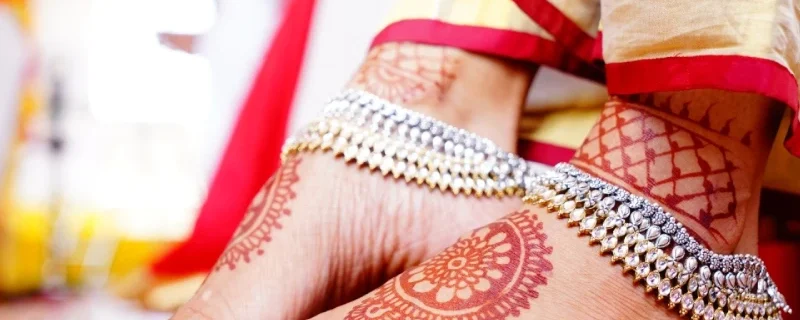 Bride's feet mehndi
