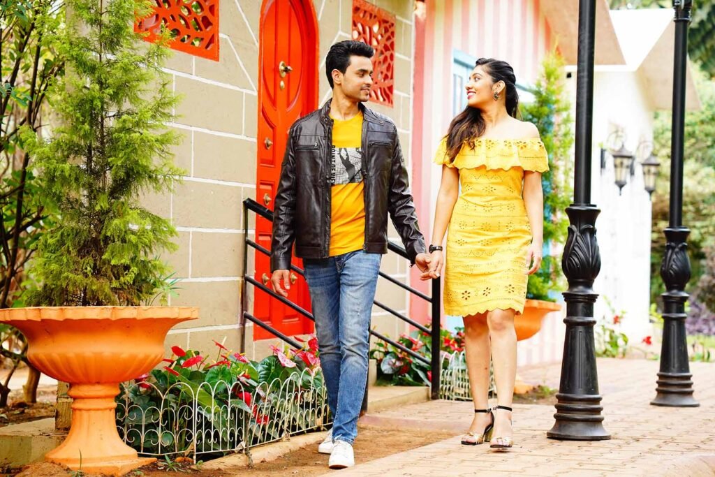 The Walk-Away Laugh
couple pose